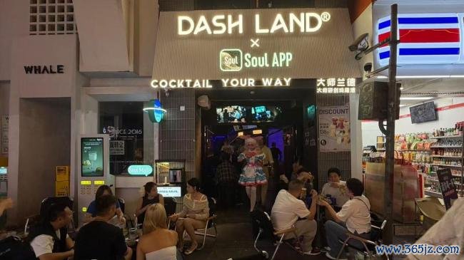 年轻人不愿为夜店溢价买单了