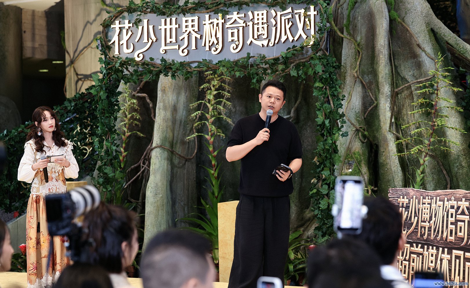 《花儿与少年》制片人、总导演李超。